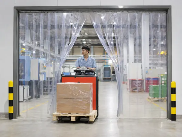Màn nhựa PVC lắp tại cửa nhà xưởng