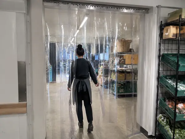 Rèm nhựa PVC trong suốt tại khu thương mại