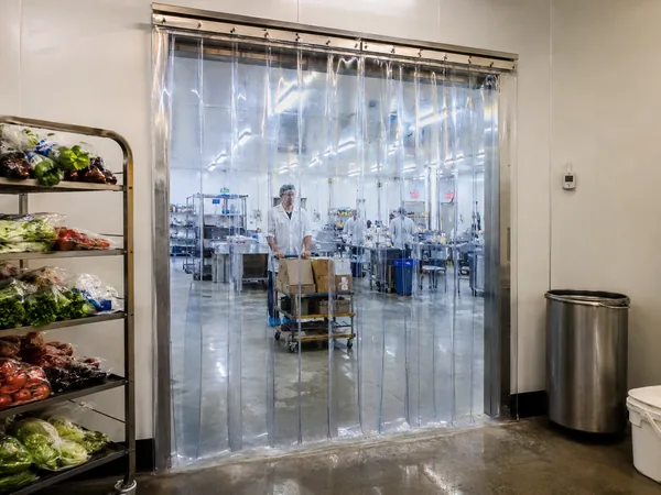 rèm nhựa pvc tiết kiệm điện