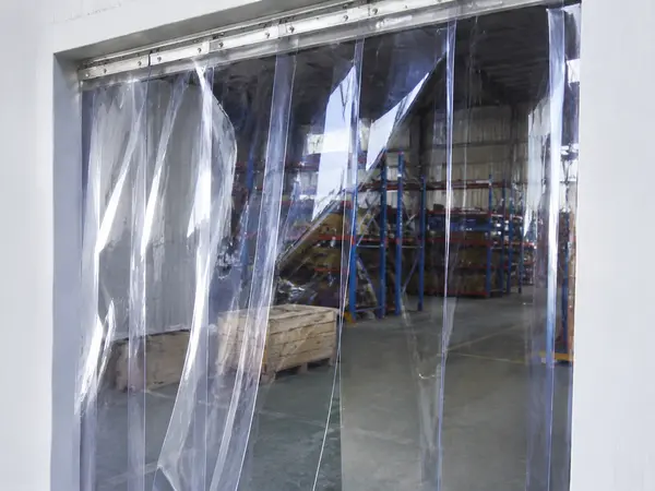 Chất liệu rèm nhựa PVC trong suốt lắp tại cửa kho